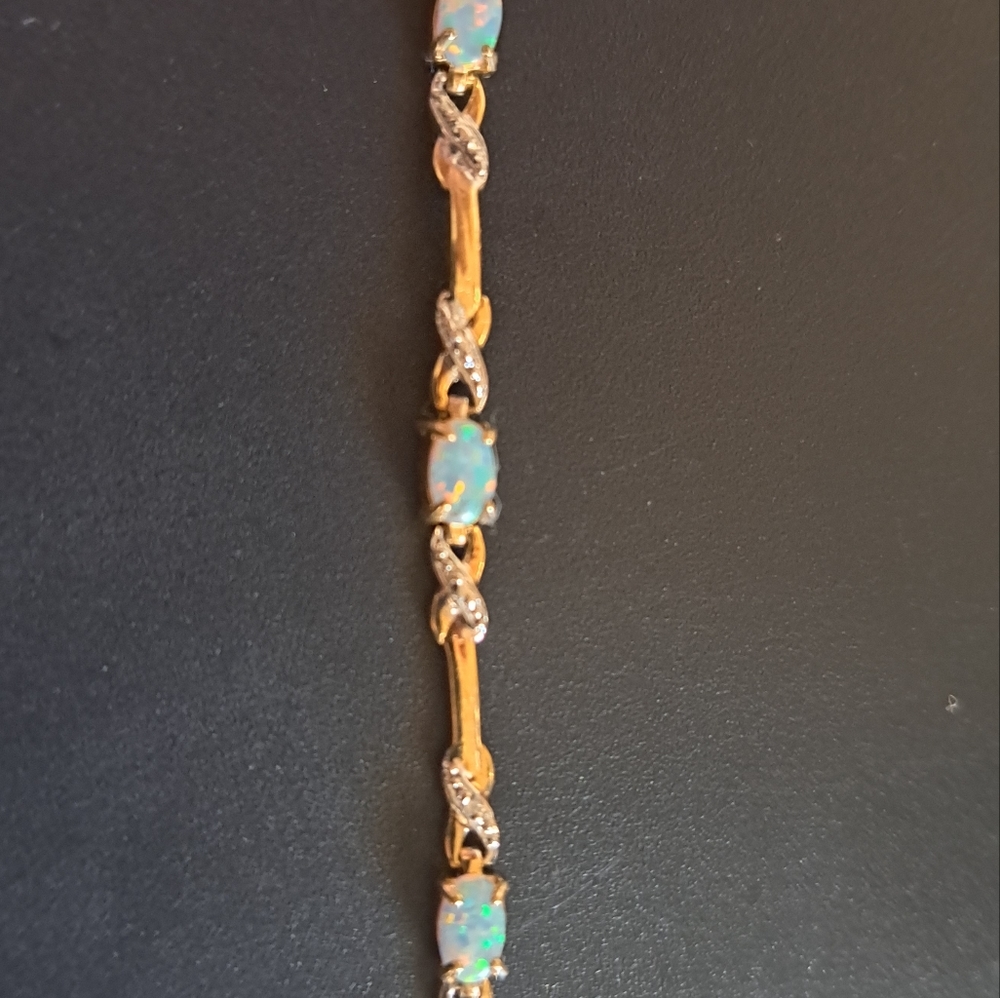 Beautiful 10k yellow gold Opal bracelet.
